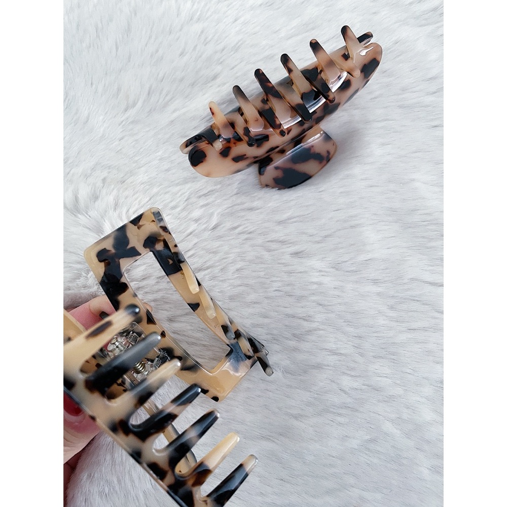 Two Hair Claw clips - Picture 4 of 7
